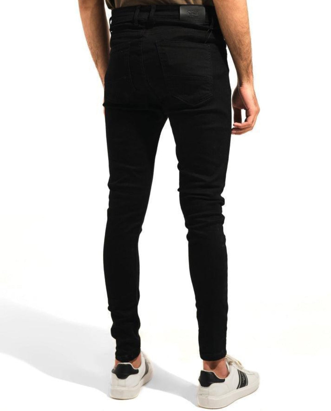 Modern Men’s Tailored Slim Black Jeans